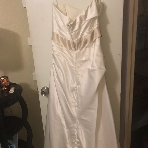 Wedding dress - Picture 4 of 6